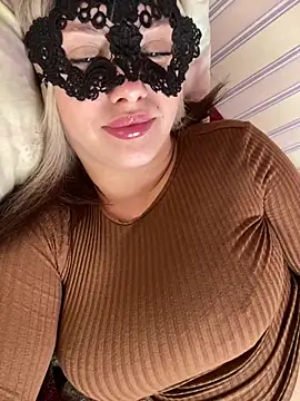 Snapshot of 69Laura696 chatting on 03/06/25, 09:25 69Laura696 online show from 03/06/25, 09:25