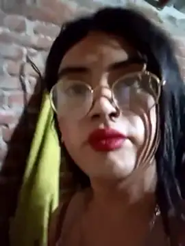 yovana13 online show from 11/21/25, 12:10