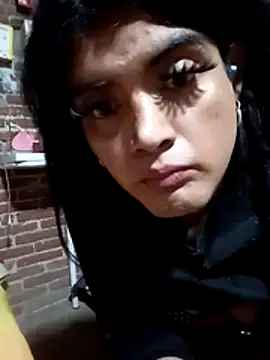 yovana13 online show from 11/24/25, 01:11