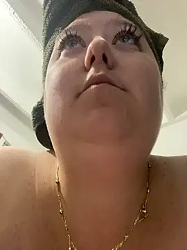 Chloee ep online show from 10/08/25, 04:10