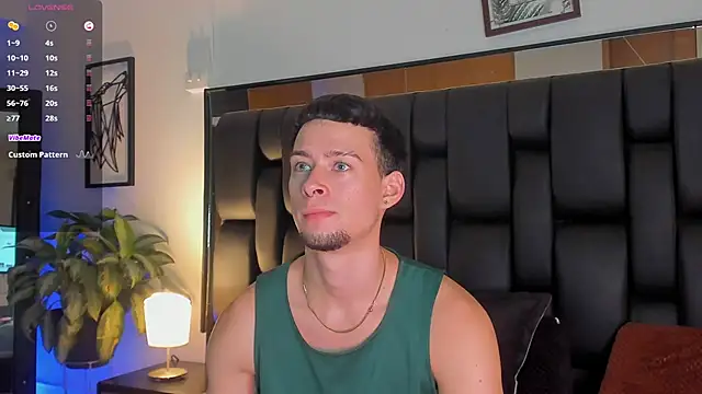 Snapshot of JadeSmiith_ chatting on 09/24/25, 10:35 JadeSmiith online show from 09/24/25, 10:35