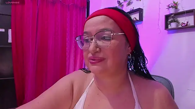 Gia Nahomi online show from 11/14/25, 10:18