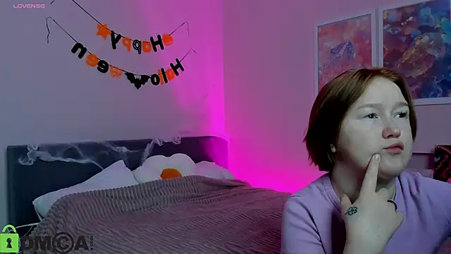 Sara Robinson online show from 11/04/25, 01:59