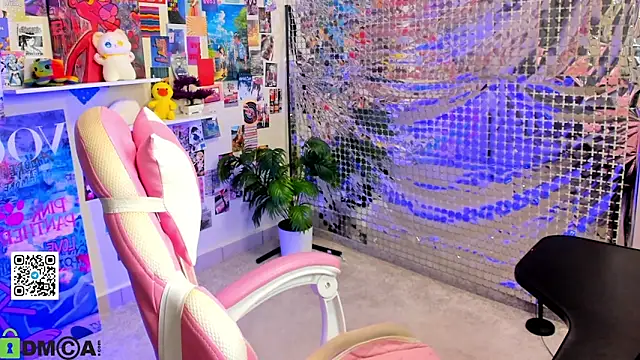 Sara Robinson online show from 04/06/26, 03:26