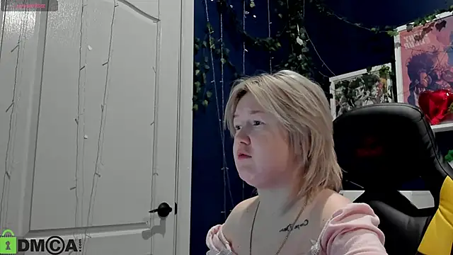 Snapshot of Sara_Robinson chatting on 05/13/26, 03:37 Sara Robinson online show from 05/13/26, 03:37
