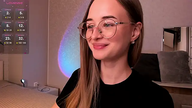 Tiffanyhunt online show from 10/28/25, 01:14