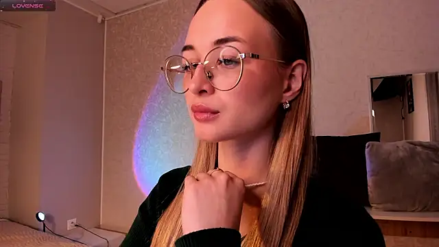 Tiffanyhunt online show from 11/17/25, 01:17