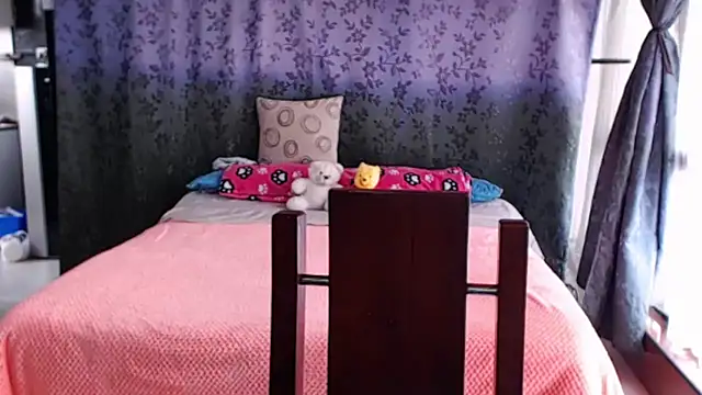 Snapshot of miia-big1boobs_ chatting on 11/25/25, 07:36 miia-big1boobs online show from 11/25/25, 07:36