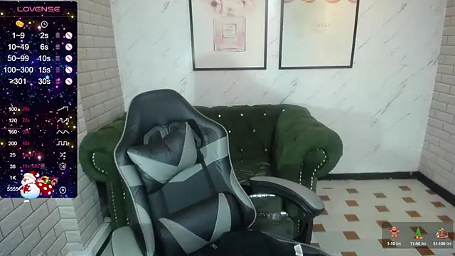 Snapshot of _Charlotte_v chatting on 12/19/24, 02:35 Charlotte v online show from 12/19/24, 02:35