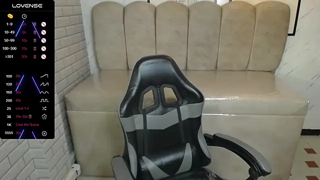 Snapshot of _Charlotte_v chatting on 11/30/25, 04:00 Charlotte v online show from 11/30/25, 04:00