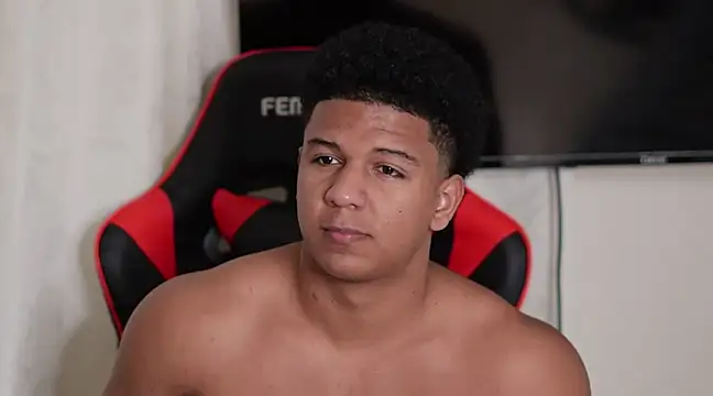 Snapshot of May_Dylan1 chatting on 12/14/24, 02:12 May Dylan1 online show from 12/14/24, 02:12