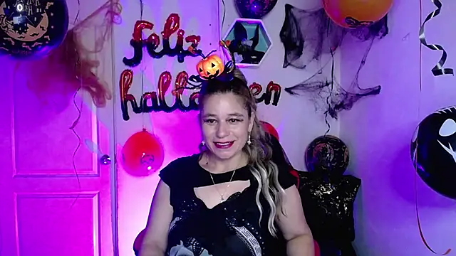 AuroraRojas online show from 10/21/25, 02:34