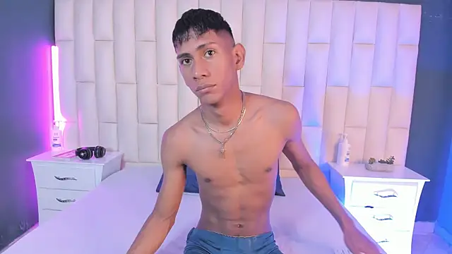 Snapshot of Nick_Collins18 chatting on 02/16/25, 06:54 Nick Collins18 online show from 02/16/25, 06:54