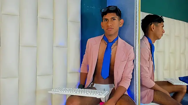 Snapshot of Nick_Collins18 chatting on 03/14/25, 05:38 Nick Collins18 online show from 03/14/25, 05:38