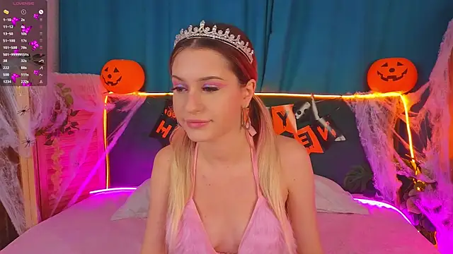 Snapshot of AlinaWalters chatting on 10/25/25, 08:47 AlinaWalters online show from 10/25/25, 08:47