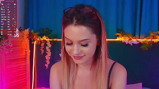 Snapshot of AlinaWalters chatting on 11/26/25, 07:59 AlinaWalters online show from 11/26/25, 07:59