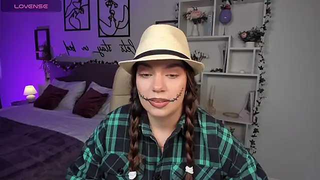 DaniellaLovely online show from 10/22/25, 12:05