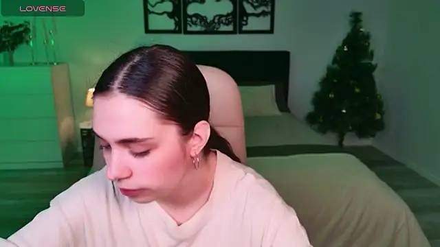 DaniellaLovely online show from 12/19/25, 10:55