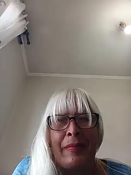 Snapshot of Rousmk1 chatting on 12/11/24, 08:39 Rousmk1 online show from 12/11/24, 08:39