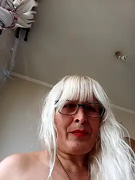 Snapshot of Rousmk1 chatting on 12/26/24, 06:54 Rousmk1 online show from 12/26/24, 06:54