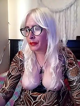 Snapshot of Rousmk1 chatting on 10/11/25, 06:39 Rousmk1 online show from 10/11/25, 06:39