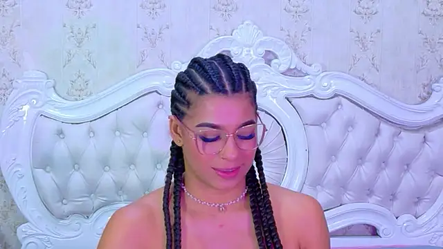 TiaraRosse online show from 11/30/25, 04:55