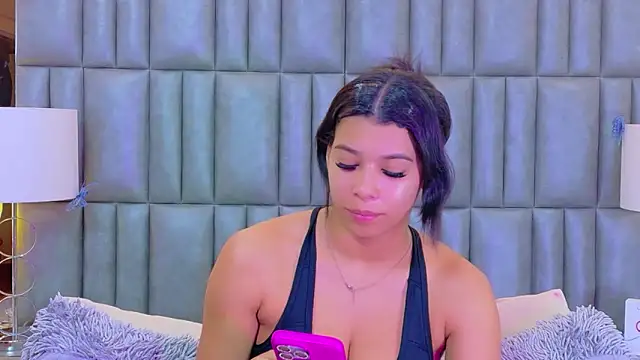 TiaraRosse online show from 04/17/26, 12:30