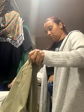 Cafeziitha02 online show from 12/04/25, 12:20