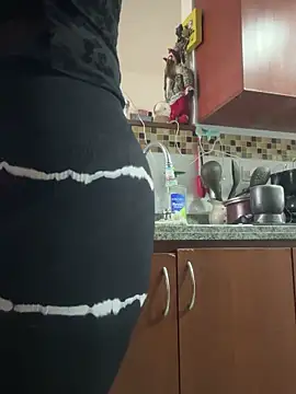 Cafeziitha02 online show from 12/05/25, 07:43