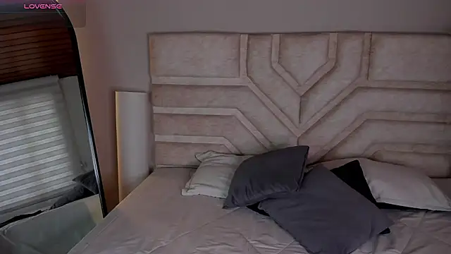 Rebeca Williams  online show from 02/20/26, 01:11