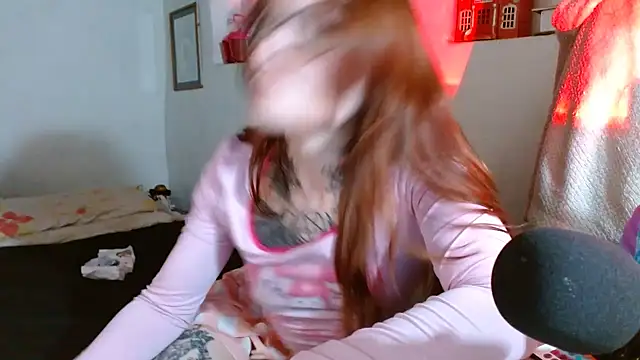 kittenlizz online show from 12/22/25, 04:37