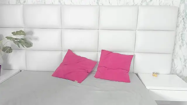 MIA  SAENZ online show from 03/03/25, 12:27