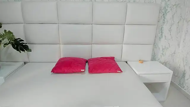 MIA  SAENZ online show from 03/13/25, 12:02