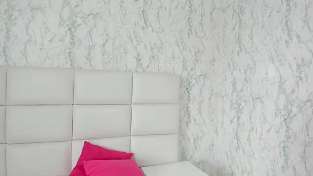 MIA  SAENZ online show from 03/21/25, 03:24