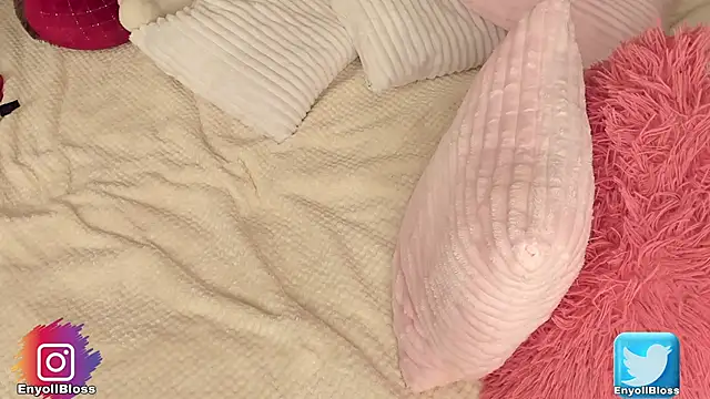 Snapshot of SweetHanson chatting on 03/02/25, 02:41 SweetHanson online show from 03/02/25, 02:41