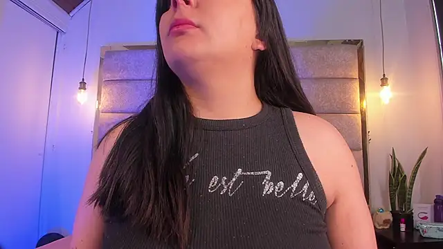 EmaJames25 online show from 01/11/26, 01:49