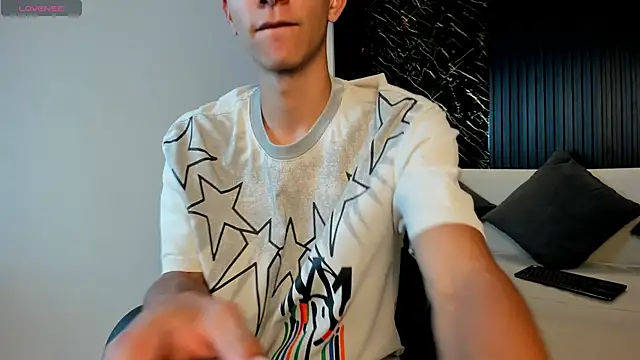 Aaron Scoot online show from 04/01/26, 08:06