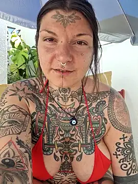 Snapshot of lizzardqueeen chatting on 09/23/25, 01:58 lizzardqueeen online show from 09/23/25, 01:58