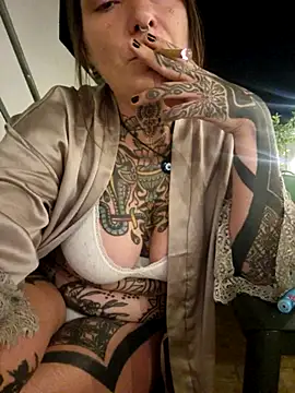 Snapshot of lizzardqueeen chatting on 09/29/25, 09:30 lizzardqueeen online show from 09/29/25, 09:30