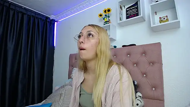 Soffy-brooks online show from 10/11/25, 02:44