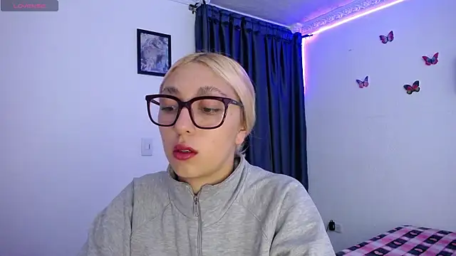Soffy-brooks online show from 04/28/26, 04:17