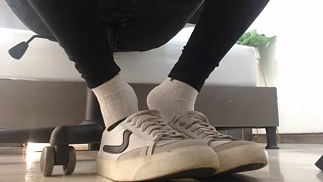 alma fenix online show from 02/17/25, 12:16