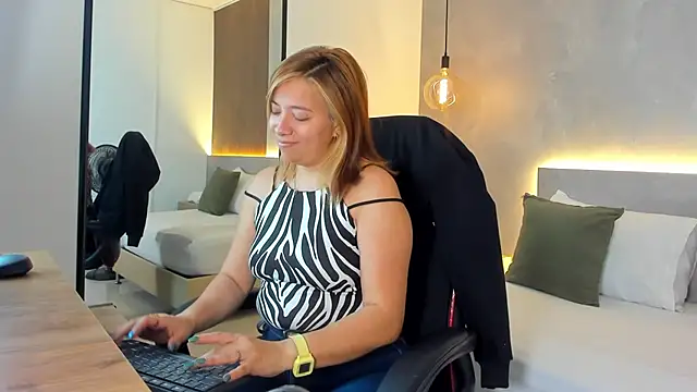 alma fenix online show from 12/15/25, 12:53