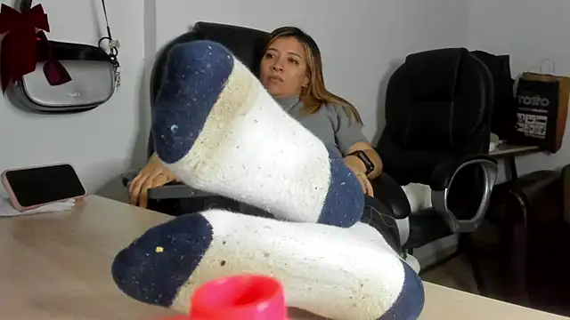 alma fenix online show from 04/23/26, 12:01