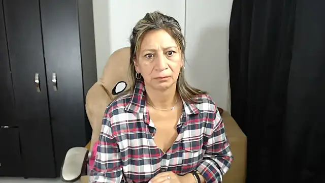 Snapshot of MafeJonesTaboo chatting on 10/03/25, 11:29 MafeJonesTaboo online show from 10/03/25, 11:29