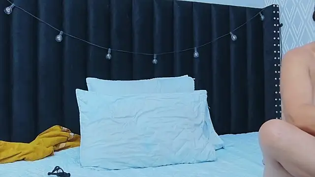 hotlatinateacher online show from 10/13/25, 12:16