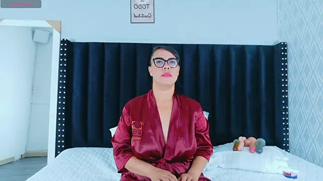 hotlatinateacher online show from 04/19/26, 12:15