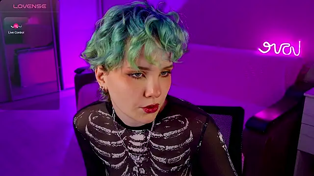 School Love online show from 01/04/25, 04:11