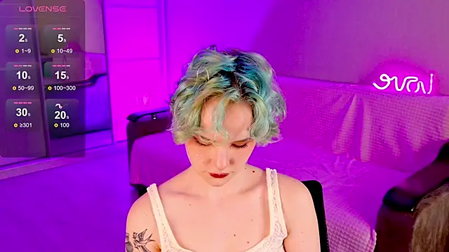 School Love online show from 03/10/25, 01:10