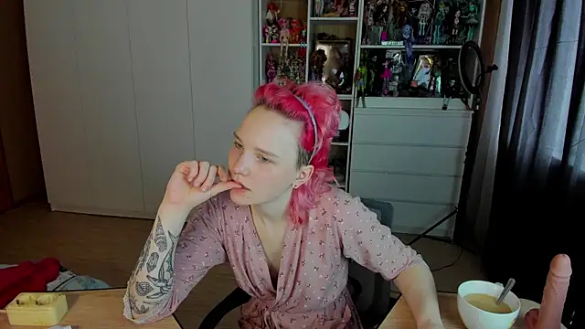 School Love online show from 05/13/26, 07:06